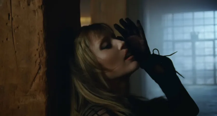 Miley Cyrus’ Every Girl You’ve Ever Loved Lyrics ft Naomi Campbell: A Disco Mirage of Perfection and Doubt