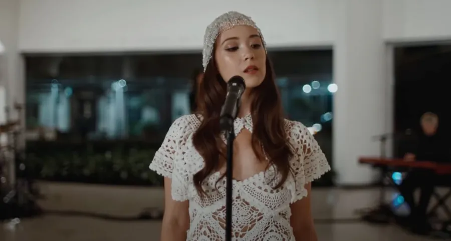 Laufey – “Clockwork” (Live at the Guggenheim): watch the new performance