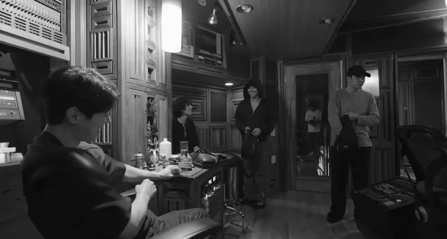 The Rose (더로즈) – “Trauma” lyrics & meaning: deep down inside, a reckoning in plain language