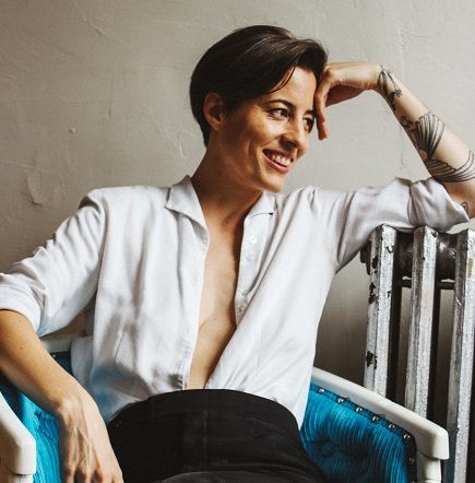 Premiere: Jess McAvoy Strikes A Poignant Chord In ‘All Alone’