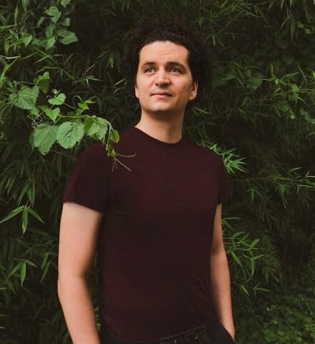 Vian Izak Weaves A Tapestry Of Sound And Nostalgia On Sangre de Cristo Vian Izak Weaves A Tapestry Of Sound And Nostalgia On Sangre de Cristo