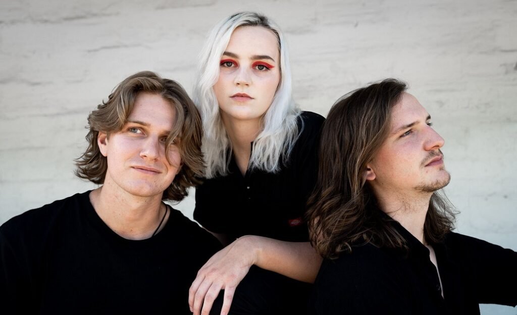 flipturn Unveils Their Whimsical Music Video For Glistening flipturn Unveils Their Whimsical Music Video For Glistening