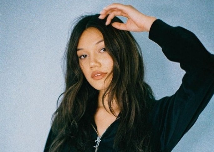 Gabrielle Current Drops The Sensual Down The Line