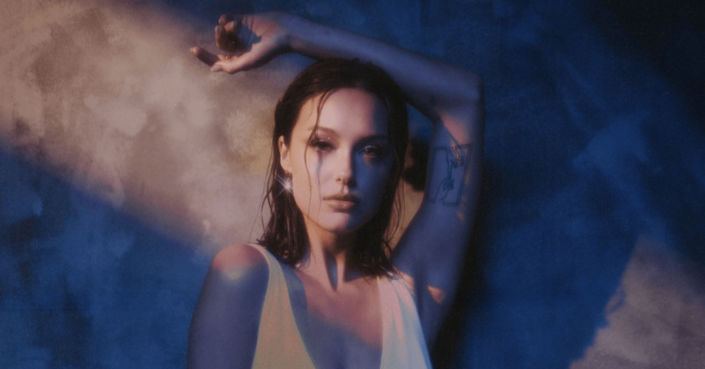 Bailey Bryan Drops Intimate Single Temporary