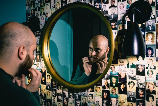 Folk-rock star Leo Sawikin brings beautiful fragility with A Whole World Waiting