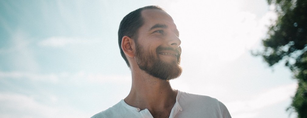 Michael Lane Lifts Spirits With The Delightful Ladybug (Sunset Remix) Michael Lane Lifts Spirits With The Delightful Ladybug (Sunset Remix)