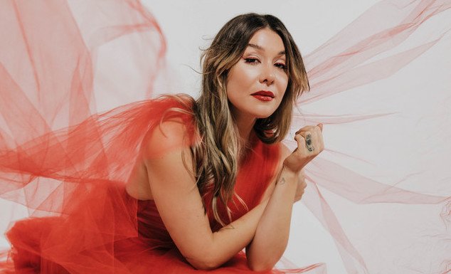 Bre Kennedy’s Retrospect is A Powerful Pop Anthem Bre Kennedy's Retrospect is A Powerful Pop Anthem