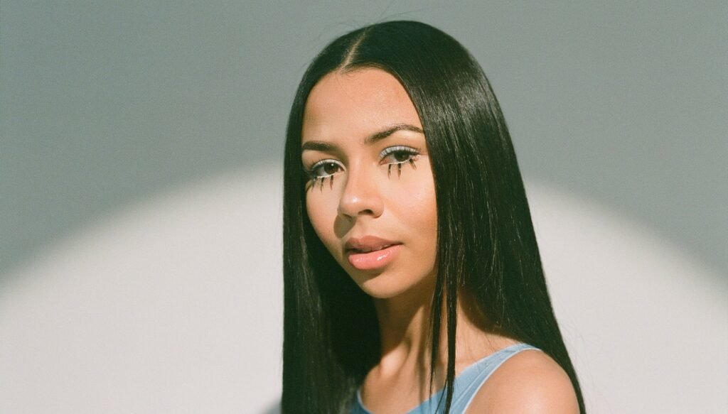 From Biology to R&B: Mariah the Scientist’s Spread Thin Lyrics and Career From Biology to R&B: Mariah the Scientist’s Spread Thin Lyrics and Career