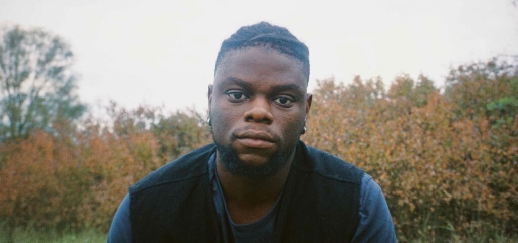 JOHN ALONE’S MAKE MONEY – AN ATMOSPHERIC CRITIQUE OF CAPITALISM