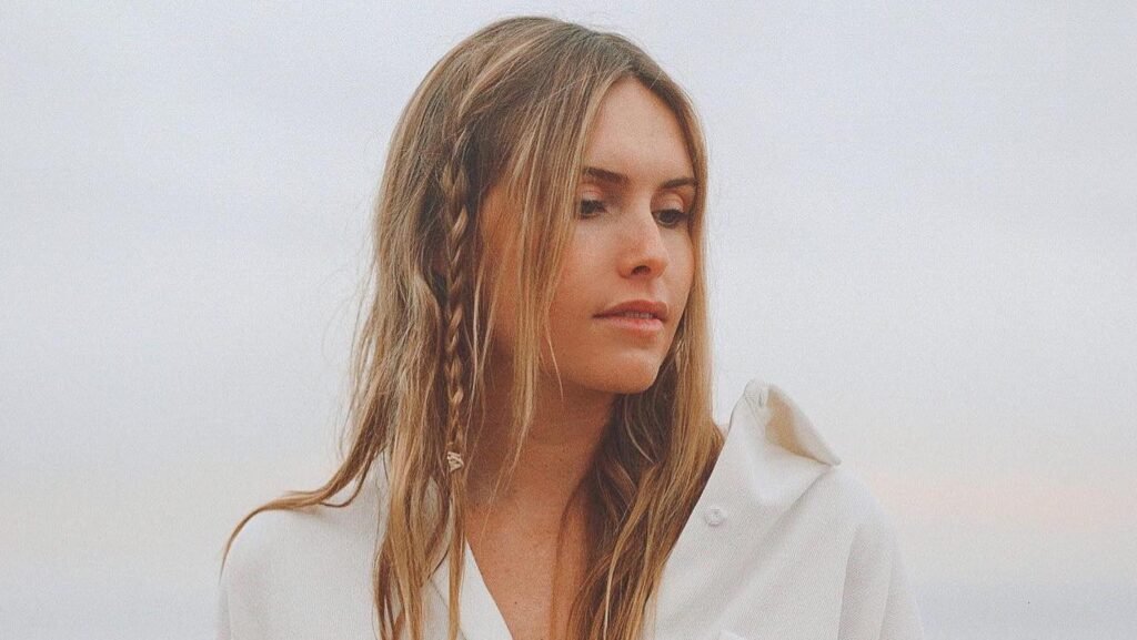 Madeline Megery's Indigo: A Harmonious Blend of Indie Folk and Electronic Music