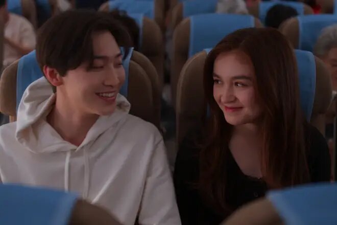 Sang Heon Lee and Anna Cathcart in XO Kitty