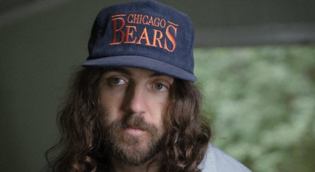 Hazlett’s Mama’s Boy: A Harmonious Blend of Vulnerability and Melody Hazlett’s Mama’s Boy: A Harmonious Blend of Vulnerability and Melody