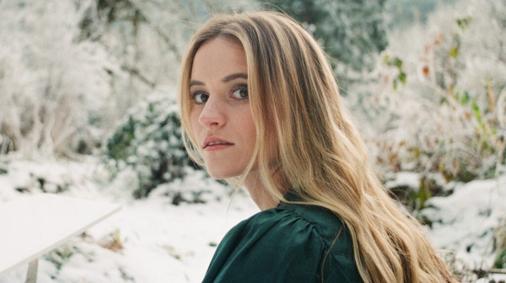 Rosie Darling's I'm Different Now - A Luminous Beacon of Self-Discovery