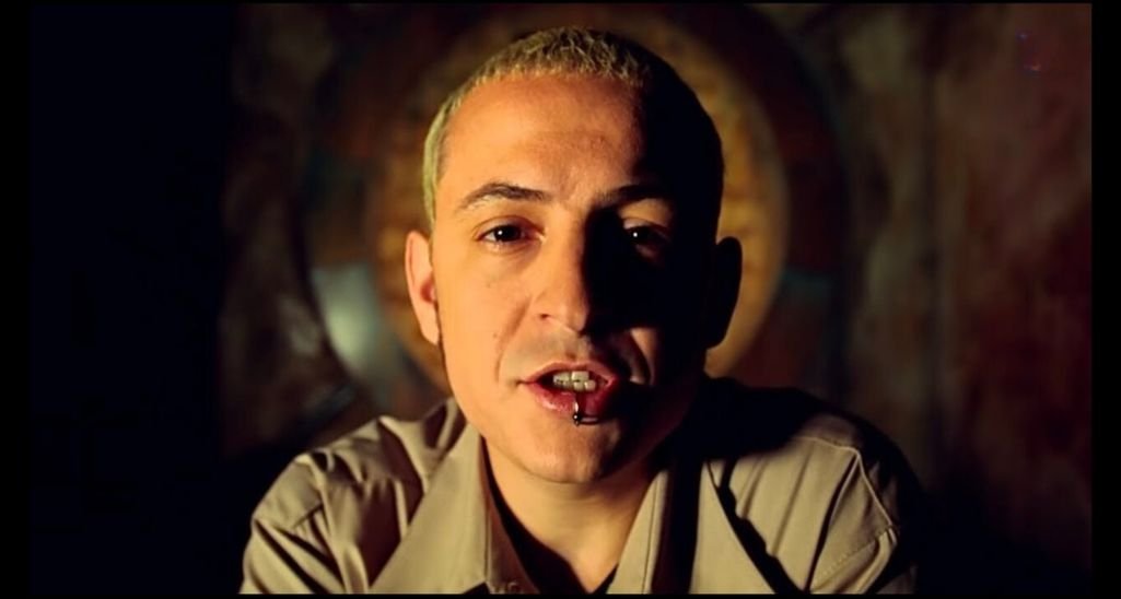 Linkin Park’s In the End: A Cathartic Anthem of Struggle and Surrender Linkin Park’s In the End: A Cathartic Anthem of Struggle and Surrender