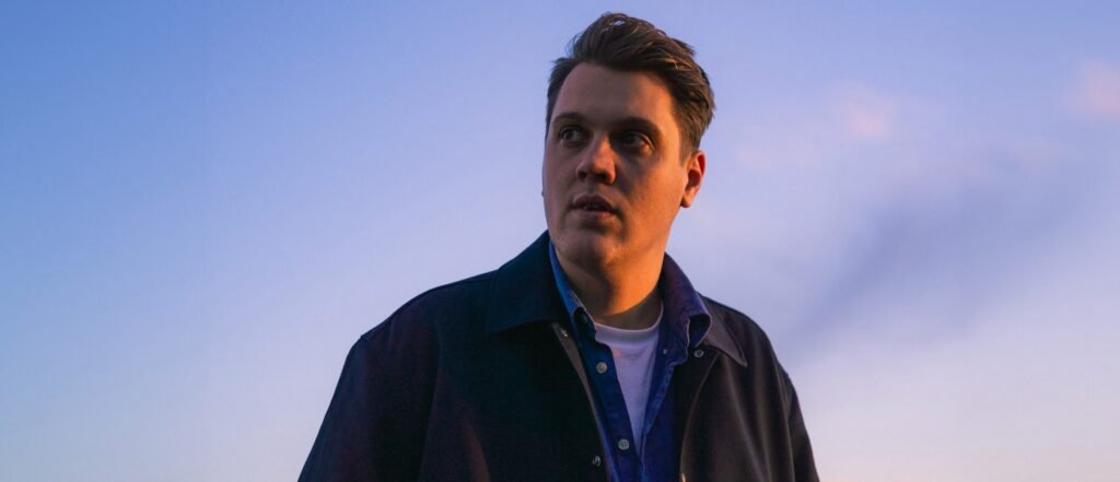 Different Houses by St. Lundi: Harmony Amidst Heartache