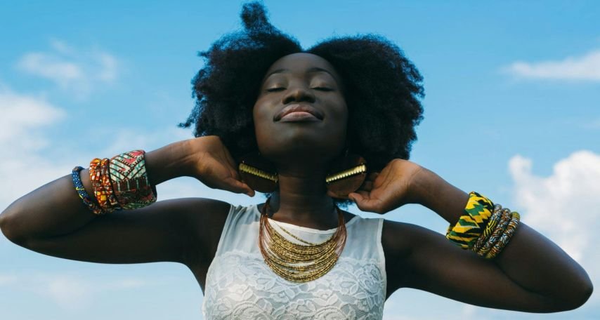 Woman Wearing White Sleeveless Lace Shirt
