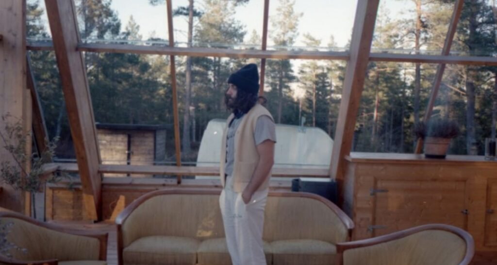 Bones Shake by Hazlett Lays Bare the Restless Yearnings of Youth