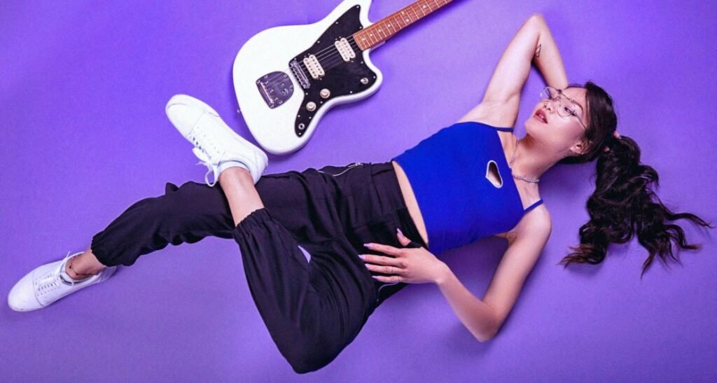 Paranoid By Acari: Channels 70s Soul In A Heartfelt Exploration of Doubt