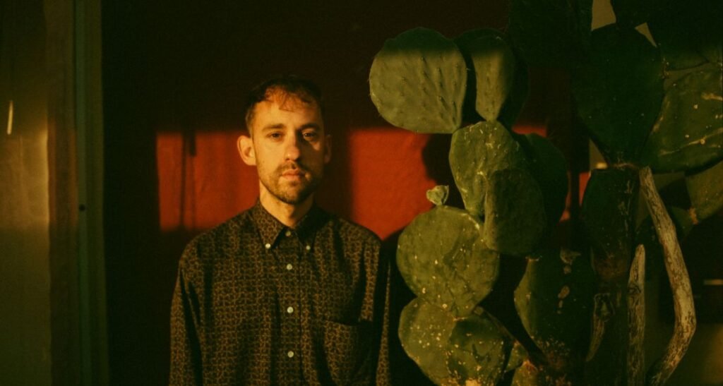 Plàsi's Ordna Sig: A Transcendent Folk-Pop Journey