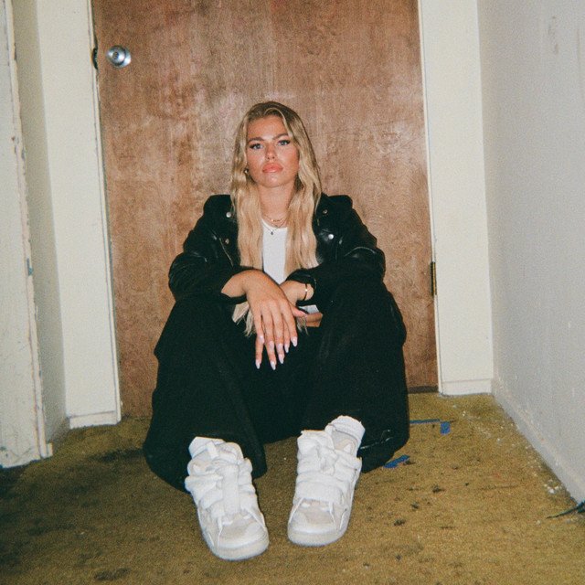 Lilian Helper Call Me Yours song cover