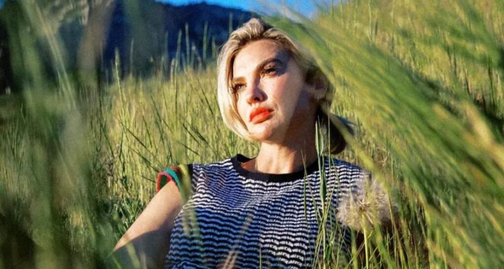 Mindy Gledhill: The Edge of the World Invites Listeners To A Musical Sanctuary Mindy Gledhill: The Edge of the World Invites Listeners To A Musical Sanctuary