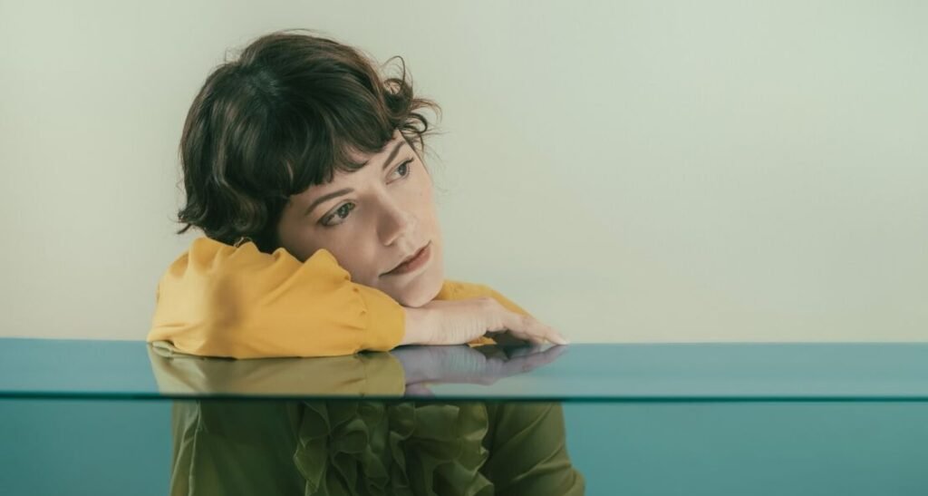 Meimuna's Ève V.: A Velvet Glove Concealing an Iron Fist