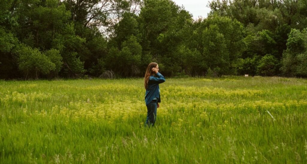 Holly Lovell Confronts Inner Demons in Haunting New Single Lion’s Den Holly Lovell Confronts Inner Demons in Haunting New Single Lion's Den