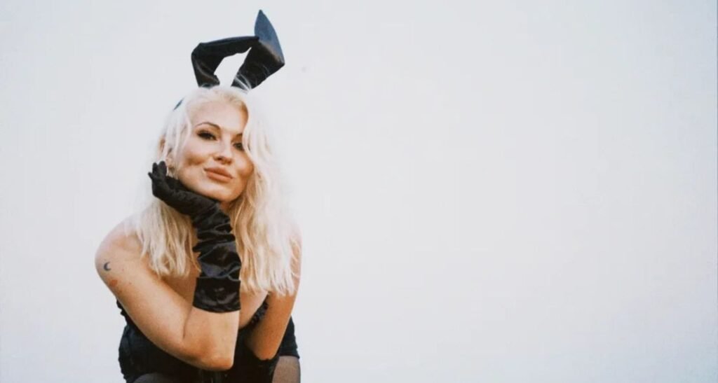 Beth Morris Brings Raw Soul to "Hooked On The Line"