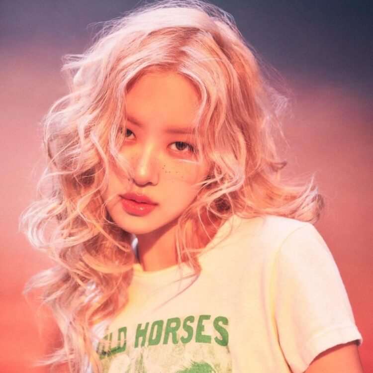 Rosé Photo @roses_are_rosie