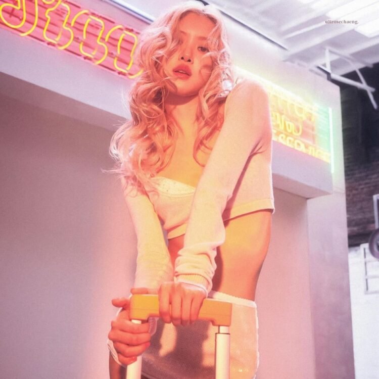 Rosé Photo @roses_are_rosie