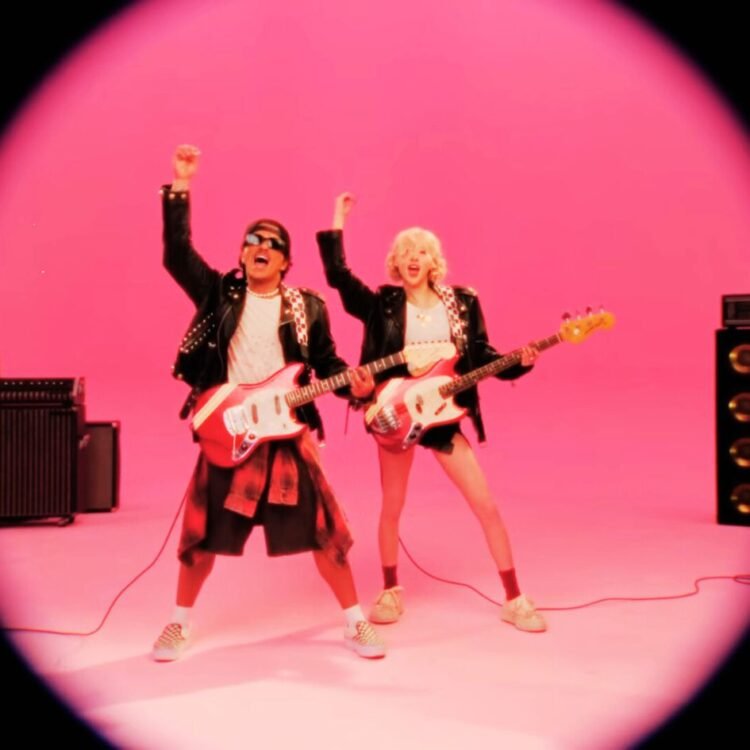 Rosé and Bruno Mars on APT