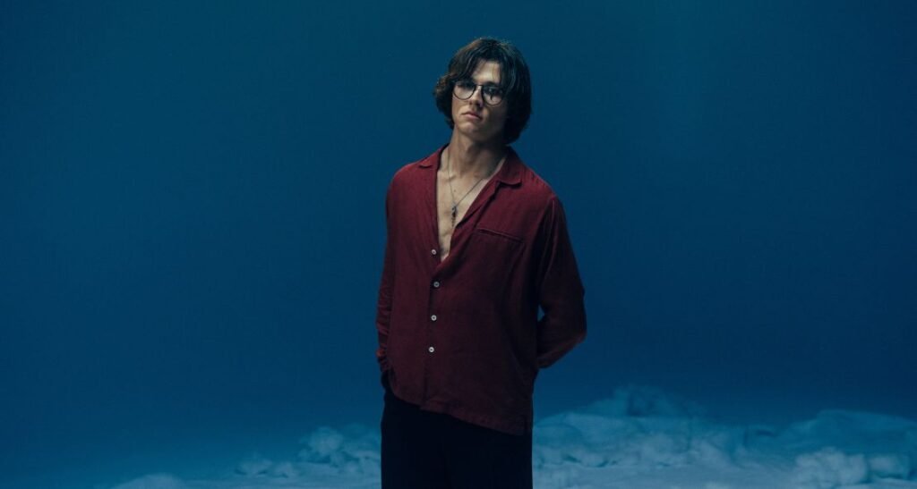 David Kushner’s “Empty Bench”: A Haunting Christmas Song of Longing and Loss David Kushner's "Empty Bench": A Haunting Christmas Song of Longing and Loss