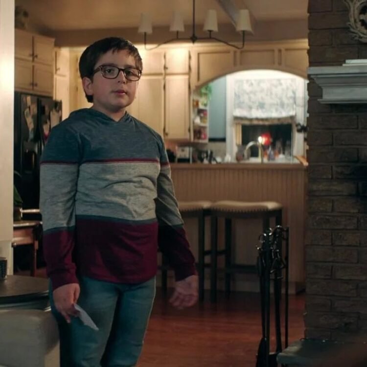 Robert Timothy Smith as Liam Turner