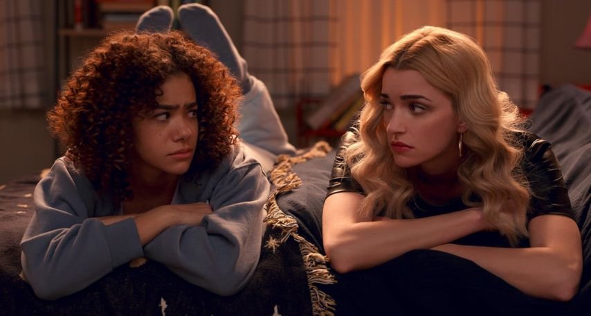 Brianne Howey and Antonia Gentry in Ginny & Georgia (2021)