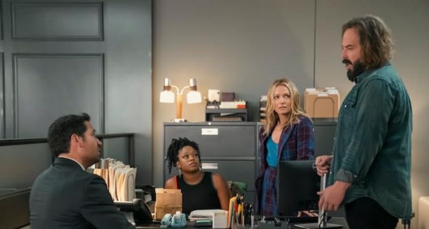 Jazz Raycole, Angus Sampson, Becki Newton, and Manuel Garcia-Rulfo in The Lincoln Lawyer (2022)