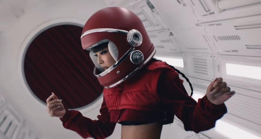 Photo of Jennie in like JENNIE music video