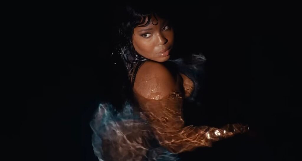 ROE Wraps Vulnerability and Desire on In My Skin ROE Wraps Vulnerability and Desire on In My Skin