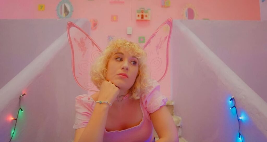 Judy Blank’s Toy Heart Turns Half-Love into a Dreamy Indie Snapshot