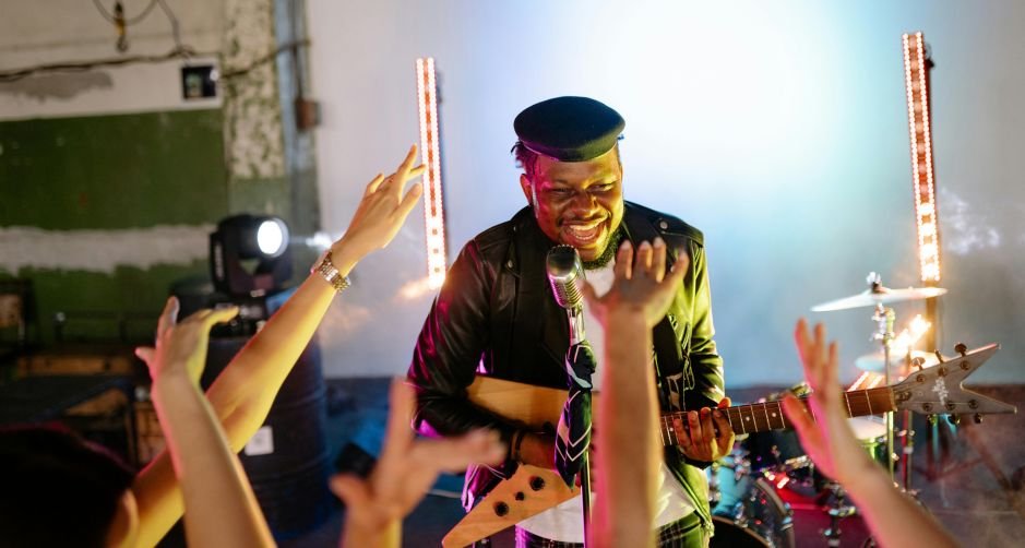 Digital Fusion Unites Live Performances with Online Gaming Communities Digital Fusion Unites Live Performances with Online Gaming Communities