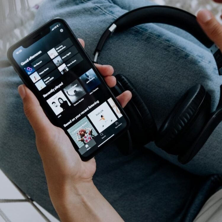 Online Payment Systems Driving Fair Artist Compensation