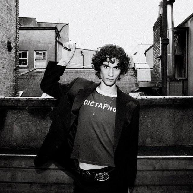 Sombr's we never dated song artwork