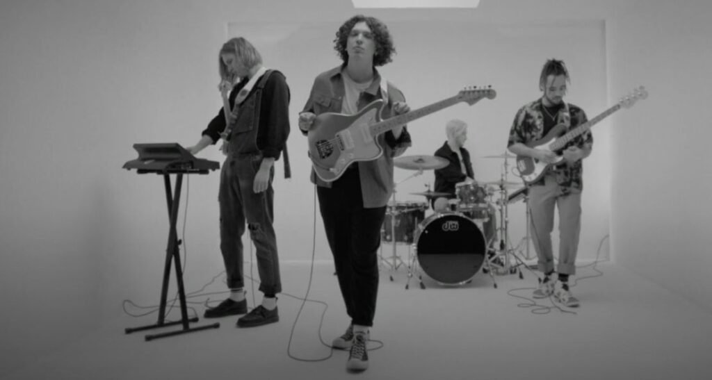 Tv Dream By Manchester Band Larkins