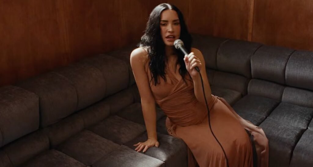 Demi Lovato’s “Let You Go (Live) Review Demi Lovato's "Let You Go (Live) Review