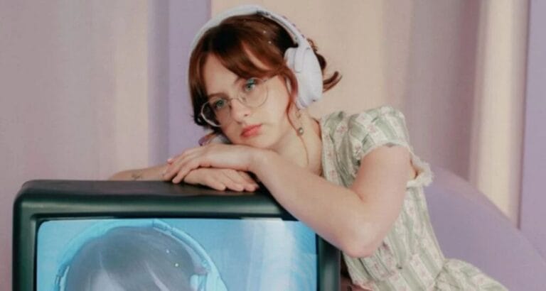 PEGGY “Written By A Woman” Review: Dreamy Harmonies, Clear-Eyed Love and Coming Of Age