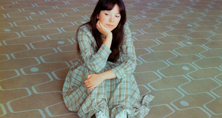 Ninush "I Don't Mind" Review: A Quirky Pop Gem