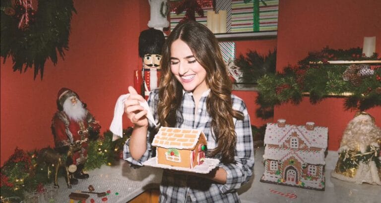 Ava Della Pietra Strips Down "Last Christmas" Beautifully