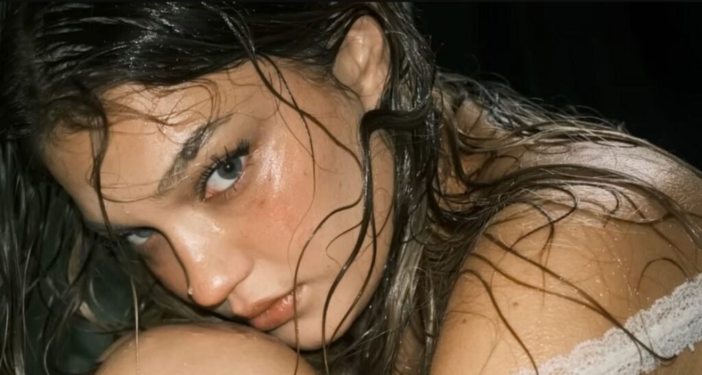 Isabel van Gelder's Bathroom Floor: Heartbreak's Echo