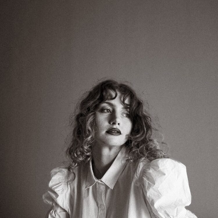 Ellur ‘Dream Of Mine’ Review: Americana Indie Gem Ellur 'Dream Of Mine' Review: Americana Indie Gem