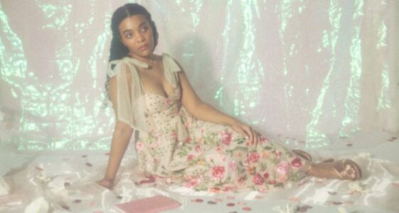 Ren Genevieve 'Museum' Review: The Moment Before It All Begins